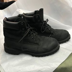 Men’s 5.5 black Timberland boots